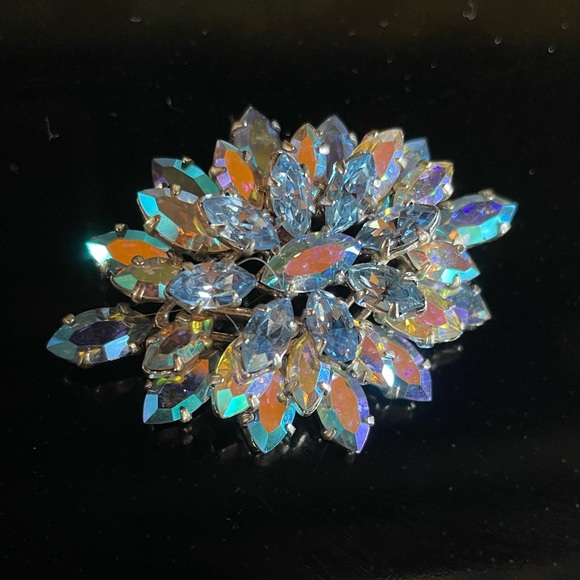 Vintage Aurora Borealis Rhinestone Brooch - Picture 3 of 5